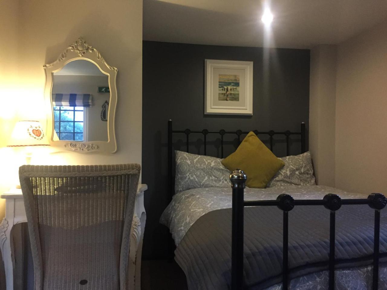 Bonningtons Stansted Self Catering Hotell Stansted Mountfitchet Exteriör bild