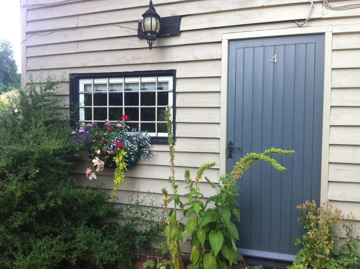Bonningtons Stansted Self Catering Hotell Stansted Mountfitchet Rum bild