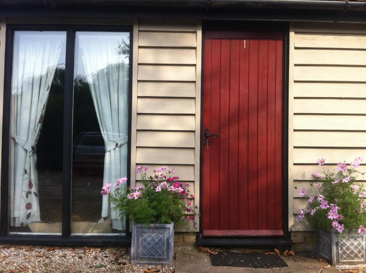 Bonningtons Stansted Self Catering Hotell Stansted Mountfitchet Rum bild